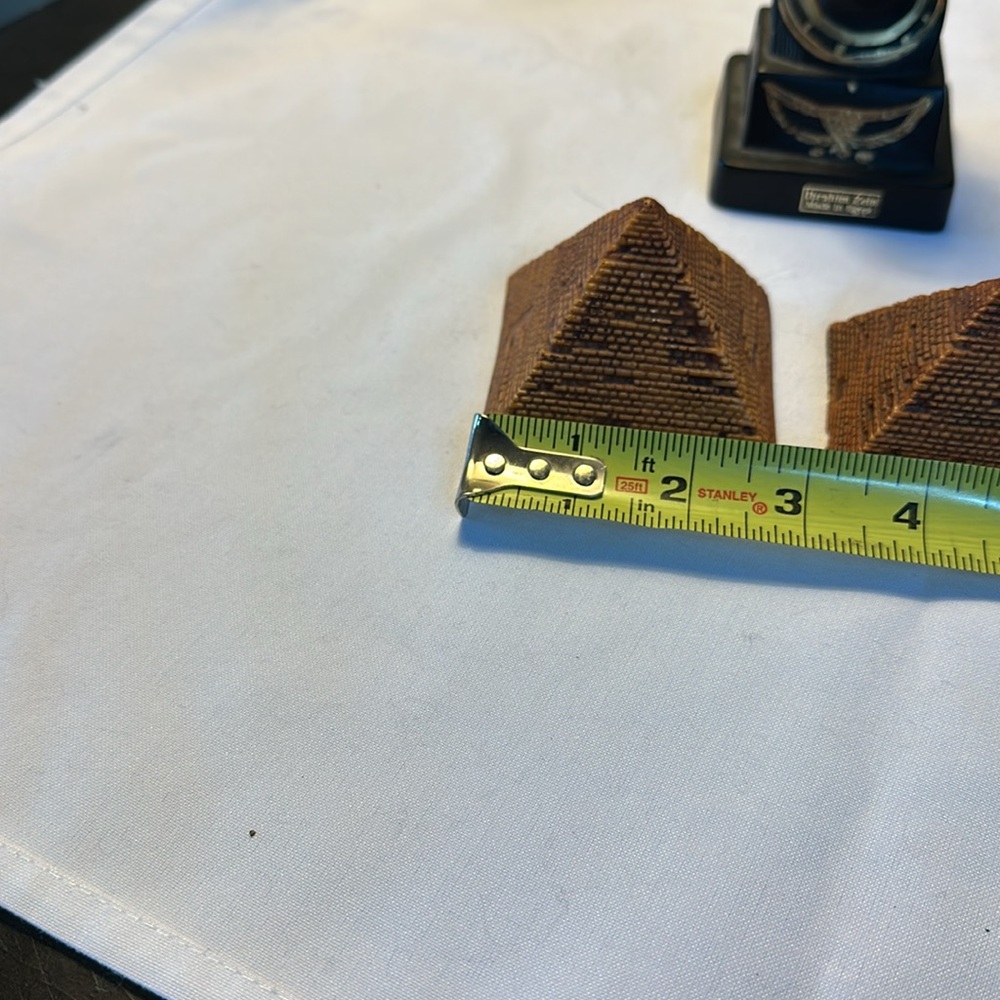 Egyptian Pharaoh Mummy and pyramids - Picture 8 of 16